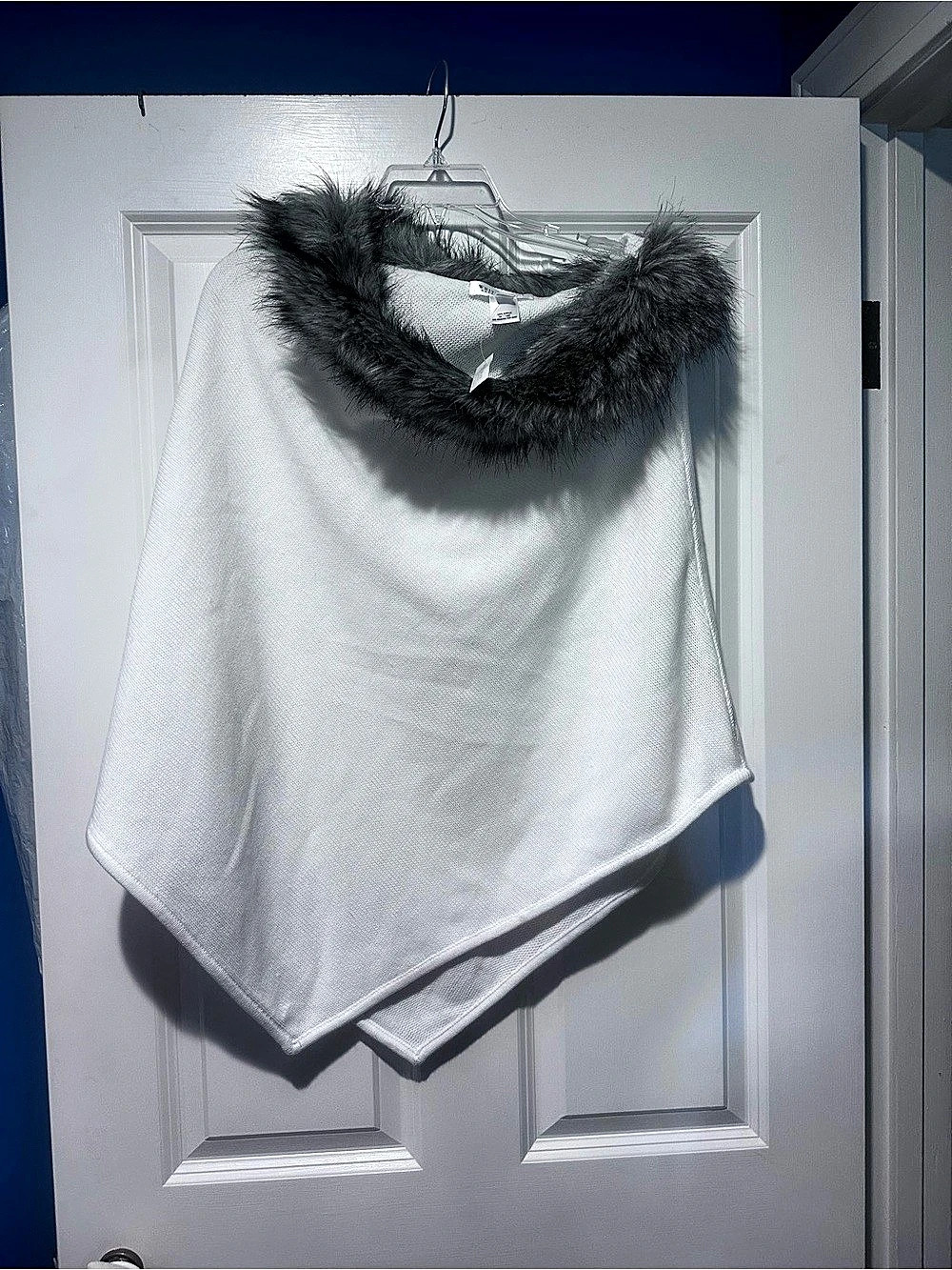 White House Black Market Faux Fur Trim Poncho in White & Black NWT